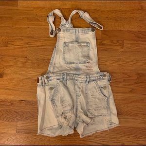 Hollister Vintage Light Wash Boyfriend Short Overall